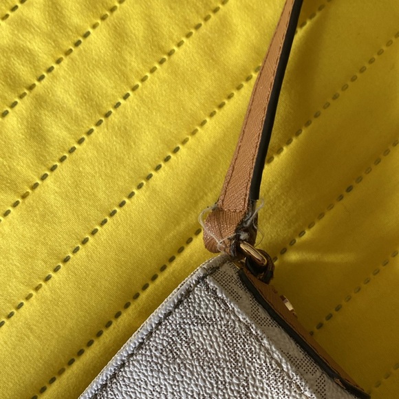 Michael Kors Cross Body! - Picture 4 of 6